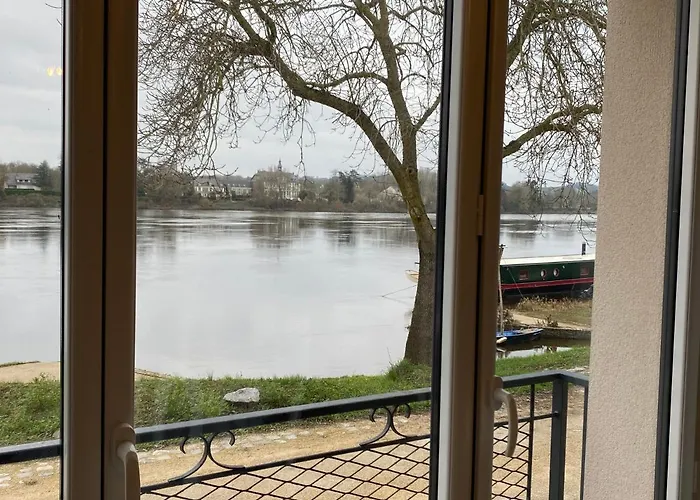Maison Du Pecheur , Situee Sur Les Bords De La Loire Dans Un Lieu Calme Et Paisible.
